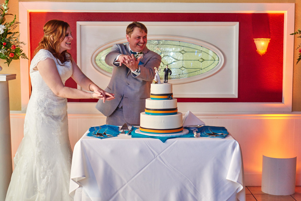 San Jose Sharks Fans cut the wedding cake